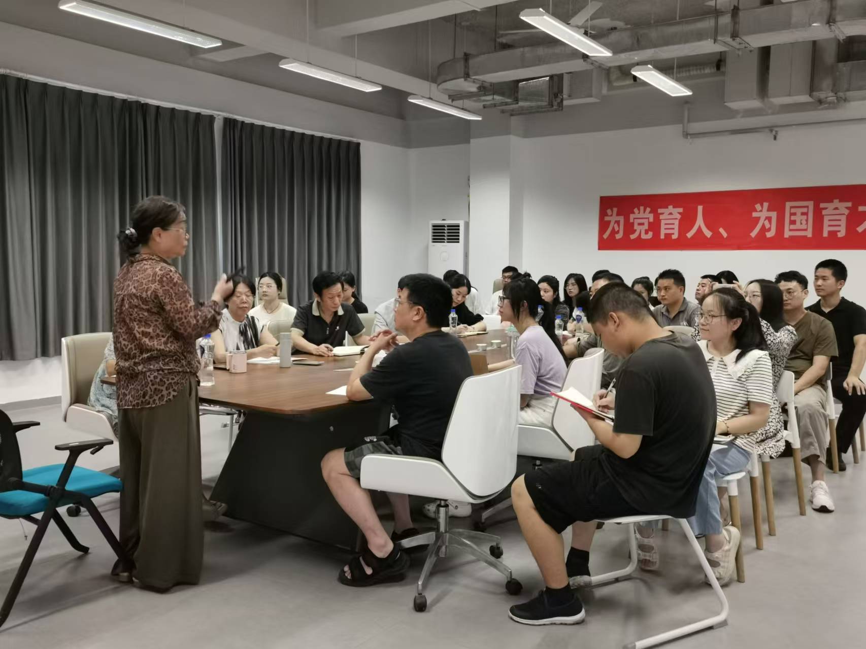 8.23-职业教师素质提升培训 (2).jpg